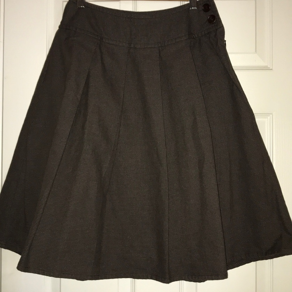 Bundle 3/$15. Midi brown skirt from European brand